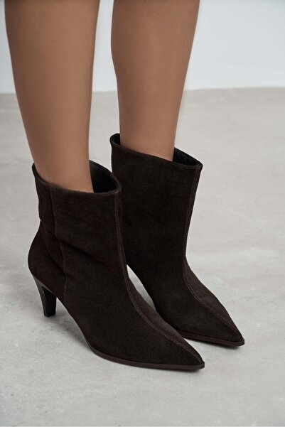 NİŞANTAŞI SHOES Yang Kahve Hakiki Süet Kitten Topuk Sivri Burun Kadın Bootie