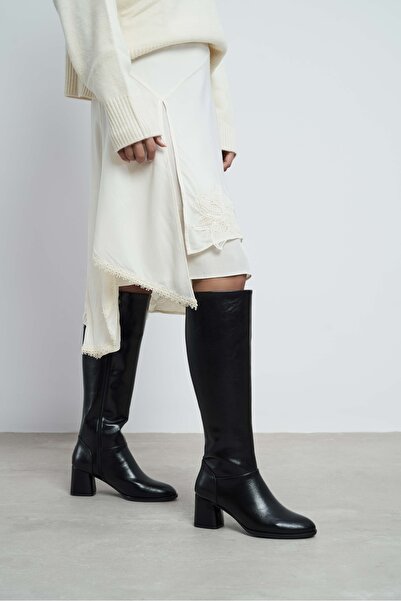 NİŞANTAŞI SHOES Christa Siyah Raşel Rustik Desen Küt Burun Kadın Topuklu Çizme