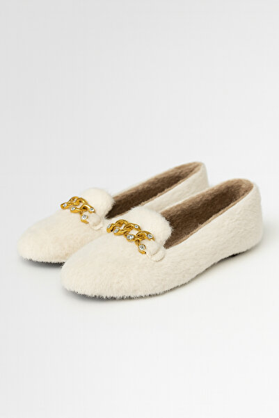 Beyond Жіночі пухнасті домашні капці з ланцюжком та аксесуарами з кремового каменю BYNDVT04