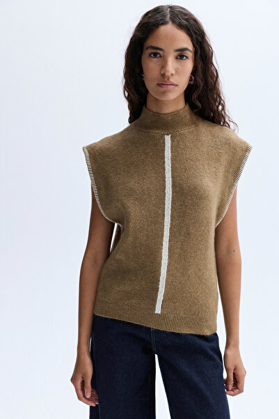 Mudo Stand-Up Collar Sweater with Striped Detail