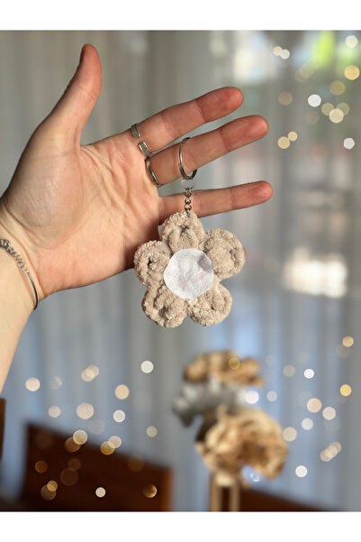 yucin Velvet Flower Keychain – Handmade Cute Accessory Beige