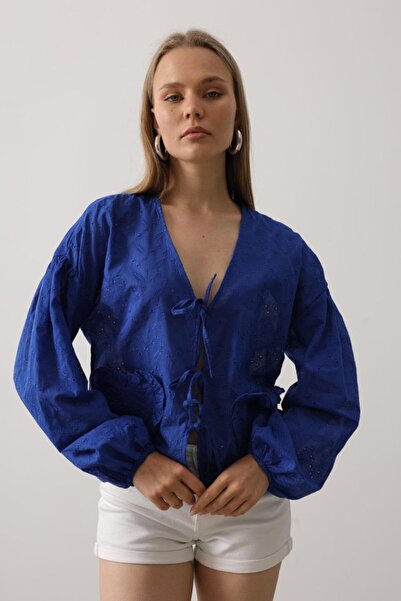 Wear Up Heart Detailed Laced Brode Blouse - Saks