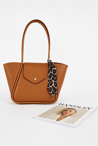 Handley Τσάντα ώμου μεγάλης χωρητικότητας με λεπτομέρεια από φουλάρι πολυτελείας