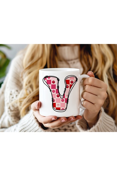Beramussa Letter V Pink Checkered Heart Eye Emoji Mug – Fun Checkered Design Coffee Tea Cup