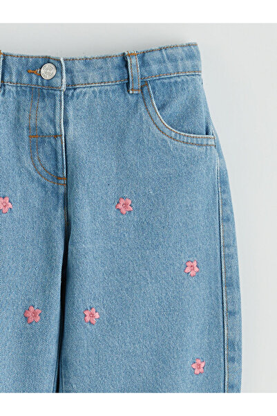 LC Waikiki Rahat Kalıp Çiçek Nakışlı Kız Çocuk Jean Pantolon