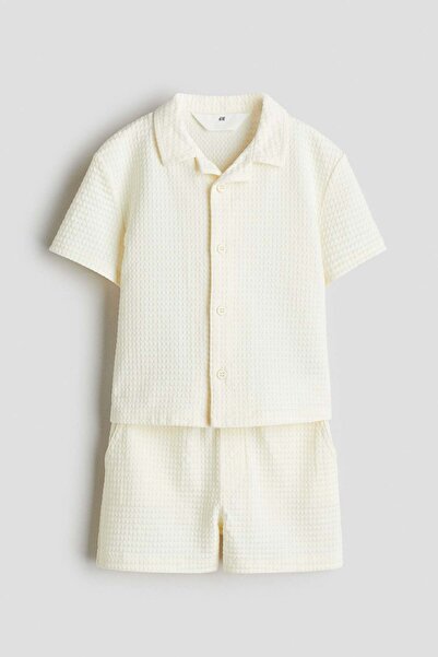 H&M 2-piece shirt and shorts set