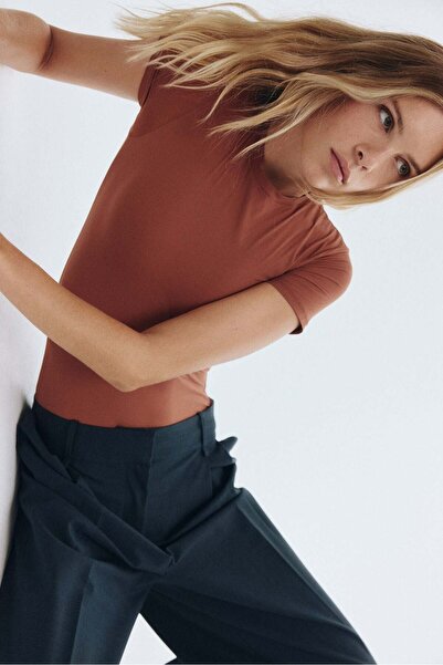 H&M بودي نسائي من المايكروفايبر بأكمام قصيرة