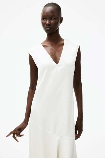 H&M فستان ساتان بفتحة رقبة على شكل حرف V