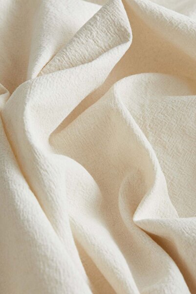 H&M Frill-trimmed tablecloth