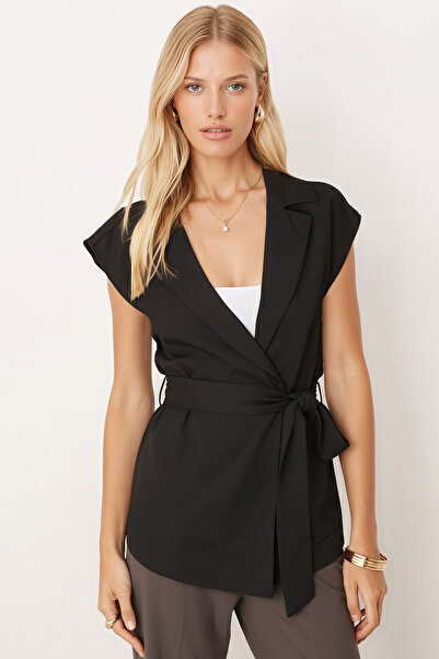 armonika Жіночий чорний жилет з чоловічим коміром, поясом і лляним візерунком ARM-25Y001079