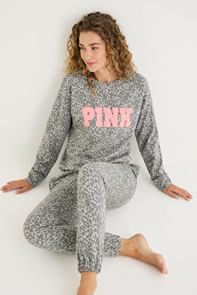 İPEKTENİM Pink Yazı Baskılı Leopar Desenli Ribanalı Pijama Takımı