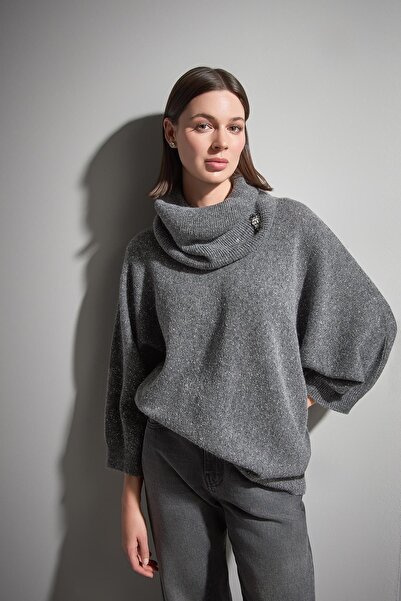 JOIN US Functional Collar Gray Knit Sweater with Brooch Detail