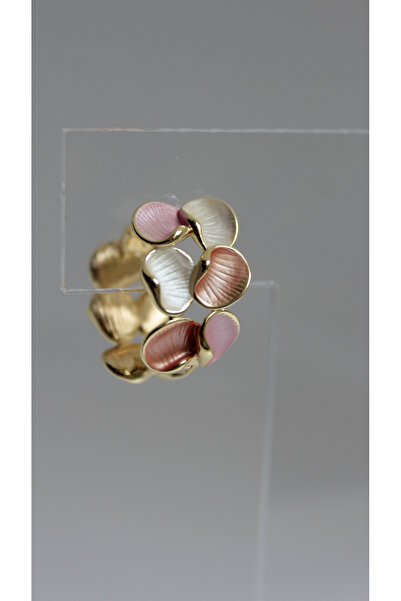 nevamor أقراط كريمية وردية اللون مع تفاصيل ذهبية على شكل أوراق الشجر