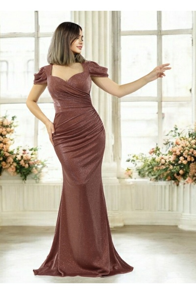 FaBe Fashion ÖPÜCÜK KRUVAZE YAKA ETEĞİ DRAPELİ DÜŞÜK KOLLU SİMLİ ÖRME ABİYE ELBİSE