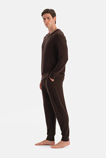 Eros Σετ πιτζάμες με μακρυμάνικο μπλουζάκι και παντελόνι με λεπτομέρεια ραφής και ταινίας σε σκούρο καφέ χρώμα