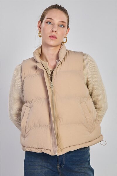 BARRELS AND OIL Women's short puffer vest with pockets - stone color