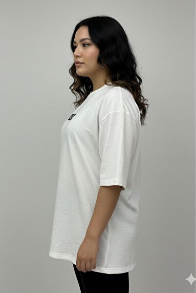 NO 601 Жіноча біла футболка з рельєфним принтом гірського пейзажу, вільного крою, великого розміру