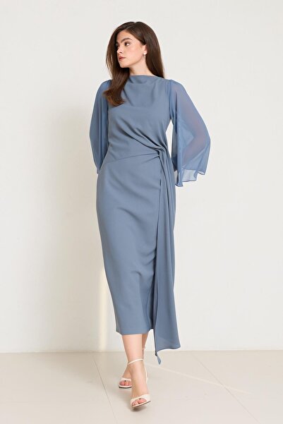 Setre Φόρεμα μεσαίου μήκους με λεπτομέρειες από χαλαζία στη μέση, στο λαιμό και στα μανίκια, άνετη εφαρμογή