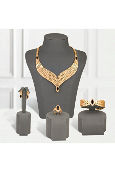 Un طقم بديل الذهب جناح الصقر أسود صُمم ليكون أكثر من مجرد حُليّ، هو انعكاس لهويتك وذوقك الرفي