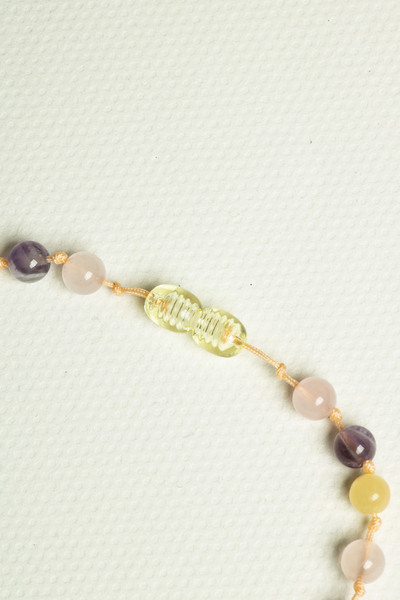 Boas Sertifikalı Bebek Kehribar Kolyesi – Kehribar, Pembe Kuvars, Kalsit ve Ametist Taşı Kombinasyonu