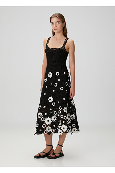 Maje Siyah Beyaz Çiçek İşlemeli Tığ İşi Midi Elbise