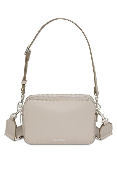 Calvin Klein Kadın Marka Logolu Ayarlanabilir Omuz Askılı Şık Görünüşlü Günde...