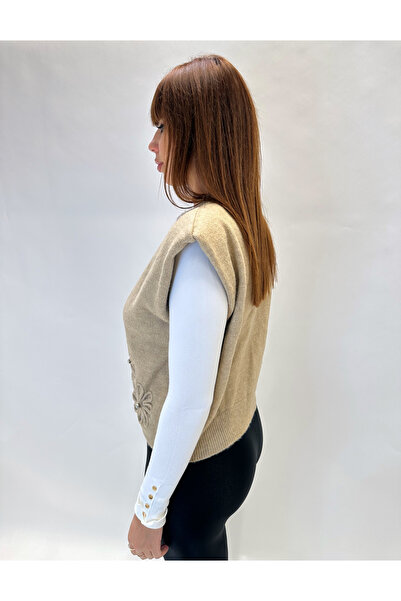 IFASTFASHION Women's knitted vest with appliquéd flowers and buttons - elegant model for autumn-winter