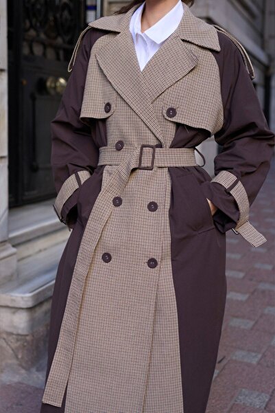 Yasemin Özdemir Trençkot ekose detay