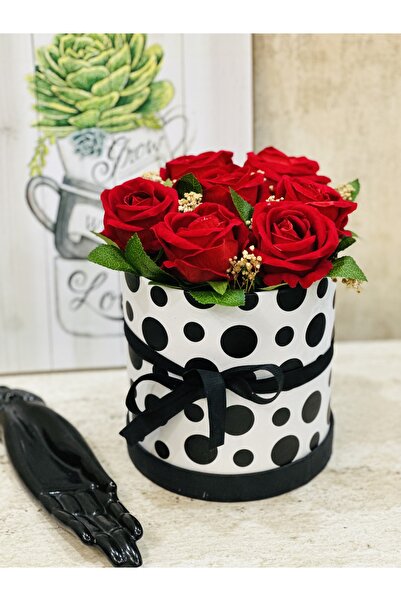 Şans çiçek hediyelik & dekorasyon Puantiyeli kutuda kırmızı gül , sevgiliye ö...