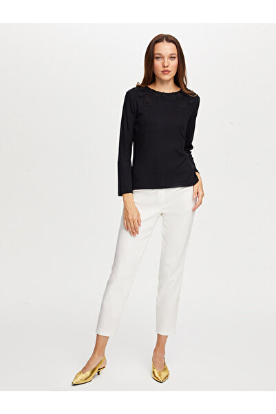 Faik Sönmez Dantel Çiçek Aplikeli Yuvarlak Yaka Kaşkorse Tshirt W26TSH070