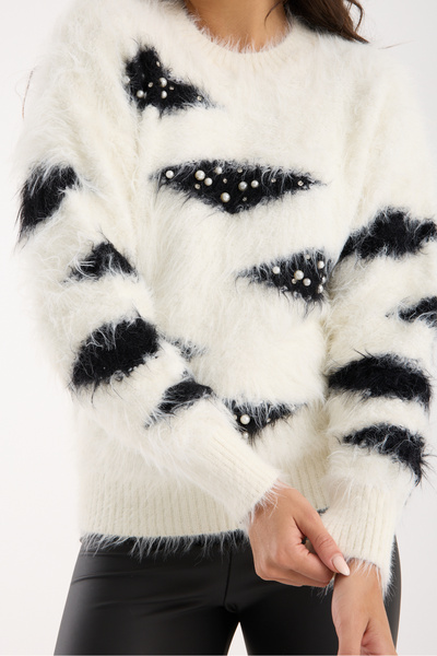 Clothes Fast Women's White Beard Yarn Stone and Pearl Detailed Crew Neck Knitwear Sweater