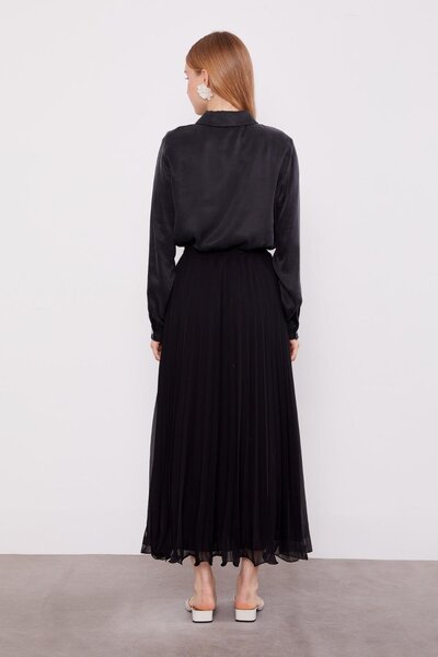 Levidor Black Pleated Chiffon Skirt