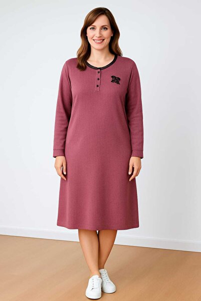 MAY MARA BÜYÜK BEDEN RAPORLU VE KIŞLIK ŞARDONLU GÖĞSÜ NAKIŞLI DANTEL DETAYLI GECELİK