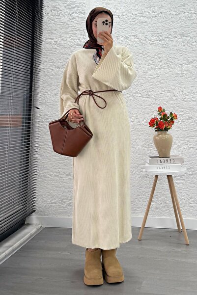 MELEK ARAZ Φόρεμα πλεκτό με μανίκια βολάν – Κρεμ