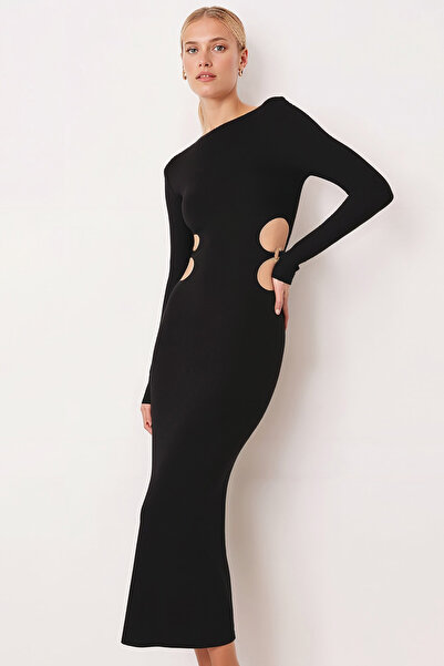 armonika Γυναικείο μαύρο μακρύ φόρεμα με χαμηλό στήθος στα πλαϊνά ARM-26K042012