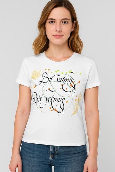 Kaligrafik tasarımlı t-shirt kişiye özel rarklı isimler ve yazılar eklenebilr