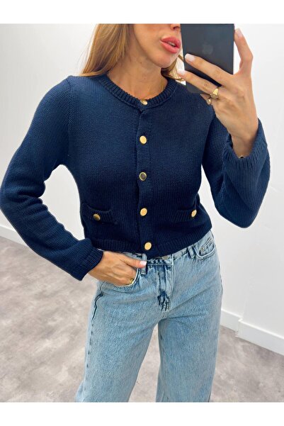 Maldia Shop سترة نسائية تريكو زرقاء اللون بياقة دائرية وأزرار ذهبية