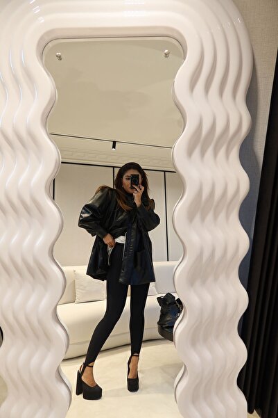 Özge Özgenç Φούζο Κολάν