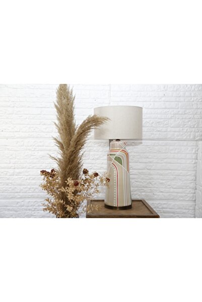 By Dilek Atagün El dekoru çini abajur