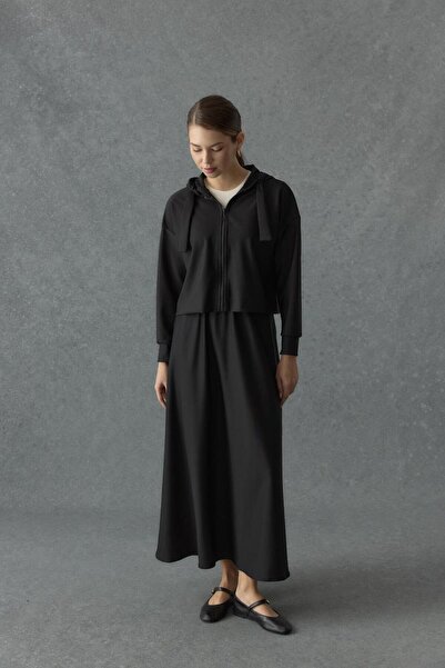 Merve Gültekin Steel Interlock Skirted Sports Suit Black