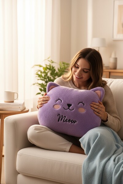 mağazanisan Mor Kedi Yüzlü Pelüş Dekoratif Yastık Meow Serisi