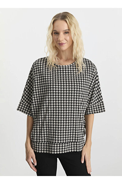 Selen Bisiklet Yaka Kaz Ayağı Desenli Siyah Kadın Bluz 25KSL8227