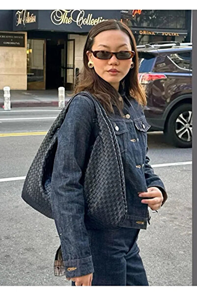 Bette Store حقيبة يد وكتف كبيرة الحجم بتفاصيل محبوكة من نوع كامبانيه باللون الأسود الرجعي