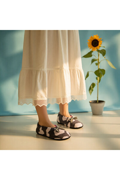 OEM Fluffy and warm slippers for women, non-slip sole, 31152-251