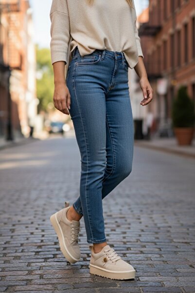 akerler حذاء نسائي قصير من الفرو باللون البيج pm87761