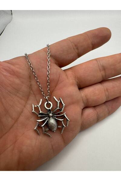 Herşey Nota Unisex Necklace with Embroidered Spider Figure on the Body – Design of Power, Elegance, and Mystical Energy