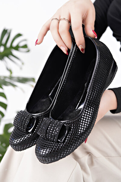 Akgün Kadın Siyah Taş Tokalı Ev Babeti