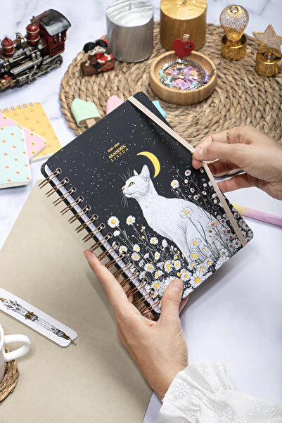 DİVAL 2025-2026 A5 Akademik Ajanda Spiralli Kuşe Kapak 16 Aylık - Yıldızlı Kedi