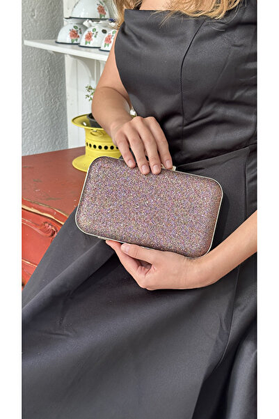 Letafia حقيبة بيرلا سيم بتفاصيل لامعة باللون البني