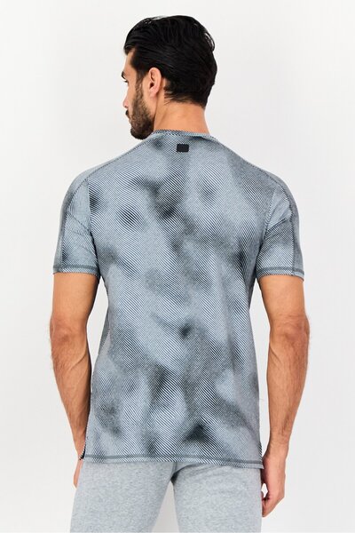 Under Armour Men Sportswear Fit Short Sleeve Outdoor T-Shirts, Multicolor